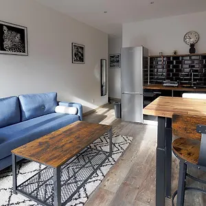 https://t2-calme-et-verdure-val2.hotels-rhonealpes.com